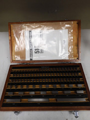Mitutoyo Gage Block Set – 81 pcs. – Grade 2 English, Rectangular – PW7