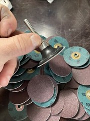 200 DISC LOT 3M Roloc Abrasive Sanding Die Grinder Discs 2″ 100 Grit w/ mandrel