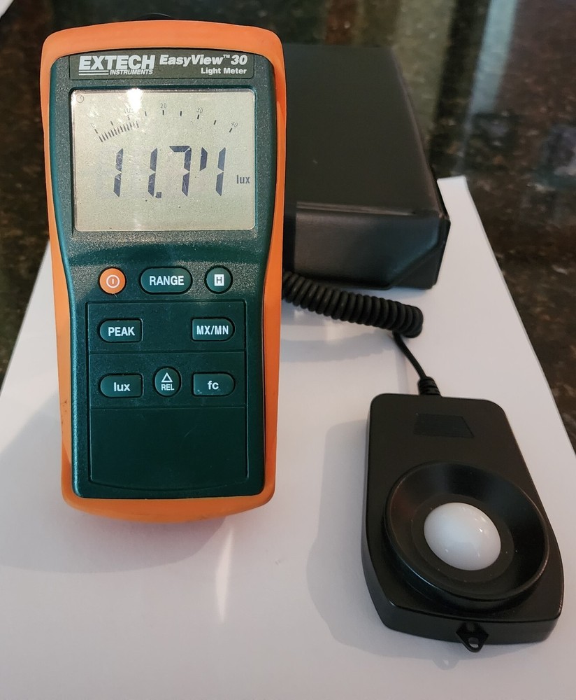 Extech EasyView 30 Digital Light Meter 40K Foot Candles / 400K Lux