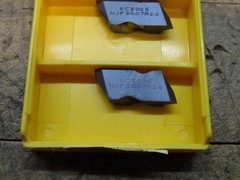 2 New Kennametal NJF3007R24 KC5025 carbide top notch threading insert