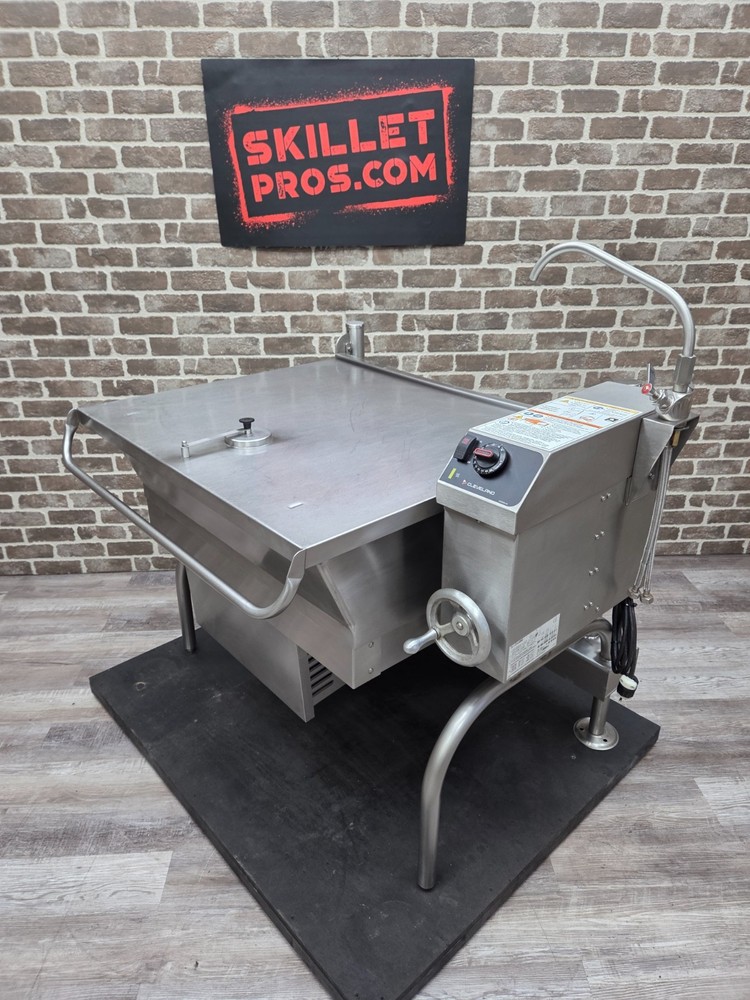 CLEVELAND 40 GALLON NATURAL GAS TILTING TILT SKILLET BRAISING PAN SGL-40-T1