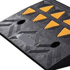 Rubber Curb Ramp 4.25in Rise, 11.8in W x 19.7in L, 33069lb Capacity