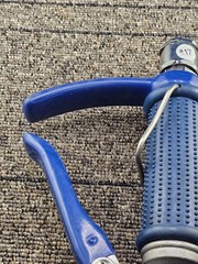 Heavy-Duty High-Pressure Washdown Spray Gun with Rubber Handle 1/2″ NPT – Blue