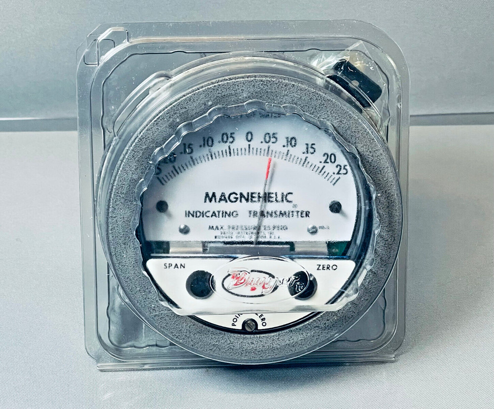 Dwyer 605-11 Magnehelic Differential Pressure Indicating Transmitter