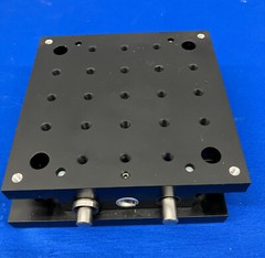 NEWPORT MODEL 401 XY LINEAR STAGE 13MM TRAVEL 1/4 -20 THREAD 5.5”X5.5”X1.72”