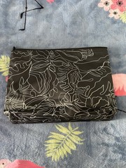 Thirty One insulated Zipper pouch In Linework Leaves Black Color Pattern NIB