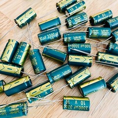 3300uF 10V Electrolytic Capacitors 10V 3300uF Volume 10 x 20 mm Choose Quantity