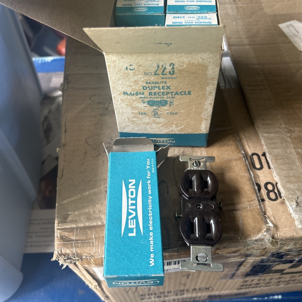 Lot Of 10 VTG Leviton Duplex Flush Receptacles Bakelite Brown 15A 125V NOS