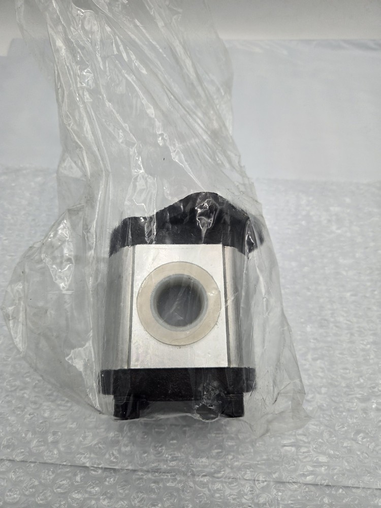 Hydraulic Gear Pump 6672051 550136836 6672513 For Bobcat 763 763G 773 751