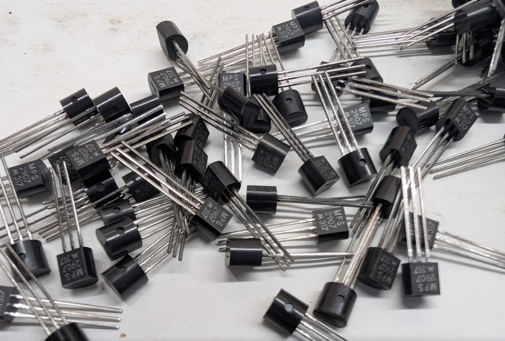 200x Motorola/ON MPS2907 PNP Transistors TO-92 M317 600mA Semi Spec NOS