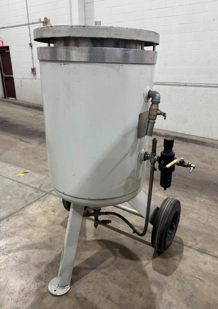 OMAX Bulk Abrasive Delivery System 600 Lb. Hopper – LMC #51721