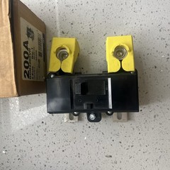 Square D QOM2200VH 200A 2-Pole 201-250V AC Bolt-On Main Breaker