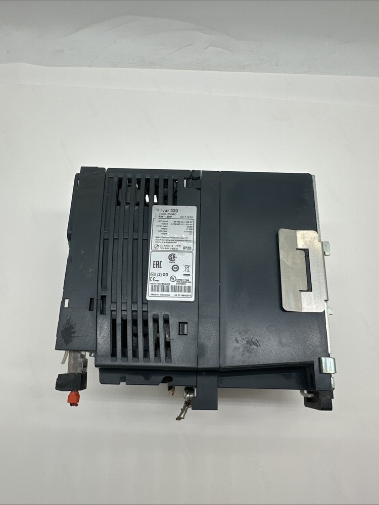 Schneider Electric Altivar 320 (ATV320U15N4C) (2222)