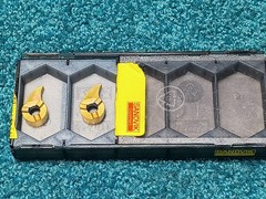 Sandvik Coromant Carbide Qty 2 sandvik Grooving Insert MB-09G300-00-17R 1025