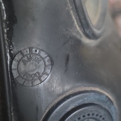 Avon S10 Full Face Respirator Gas Mask, Size M, with Screw-On Filter Canister