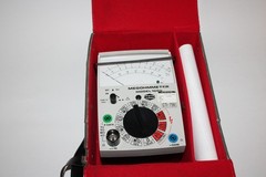 AEMC MODEL 1000 MEGOHMMETER 1-1000GO MO 100-0,1 0-600V *NEEDS CALIBRATION*