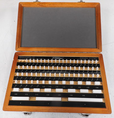 Fowler Ceramic Gage Block Set – 81 pcs. – Grade 2, Metric, Rectangular – QG64