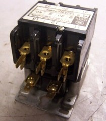 NEW GE 30 AMP CONTACTOR 24 VAC COIL 600 VAC 3 PHASE 3 POLE CR153C074AAE