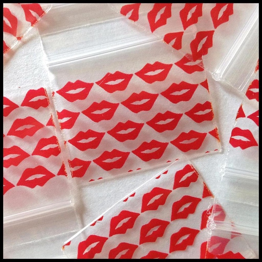10,000 APPLE BRAND RED LIPS BAGGIES 12510 2mil ZIP LOCK 10000 1.25″x1″ kiss bags