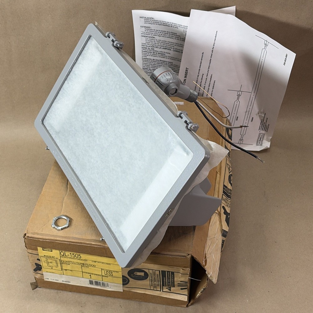 Hubbell QL-1505 Quartzliter 1500W Quartz Halogen Flood Light Fixture NEW
