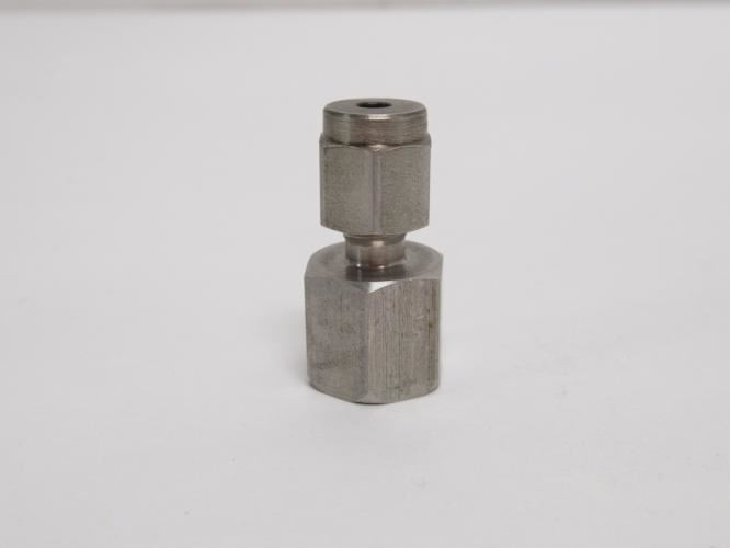 195086 New-No Box; MFG- SS-200-7-2 Tube Adaptor; SS-316; 1/8″ Tube x 1/8FNPT