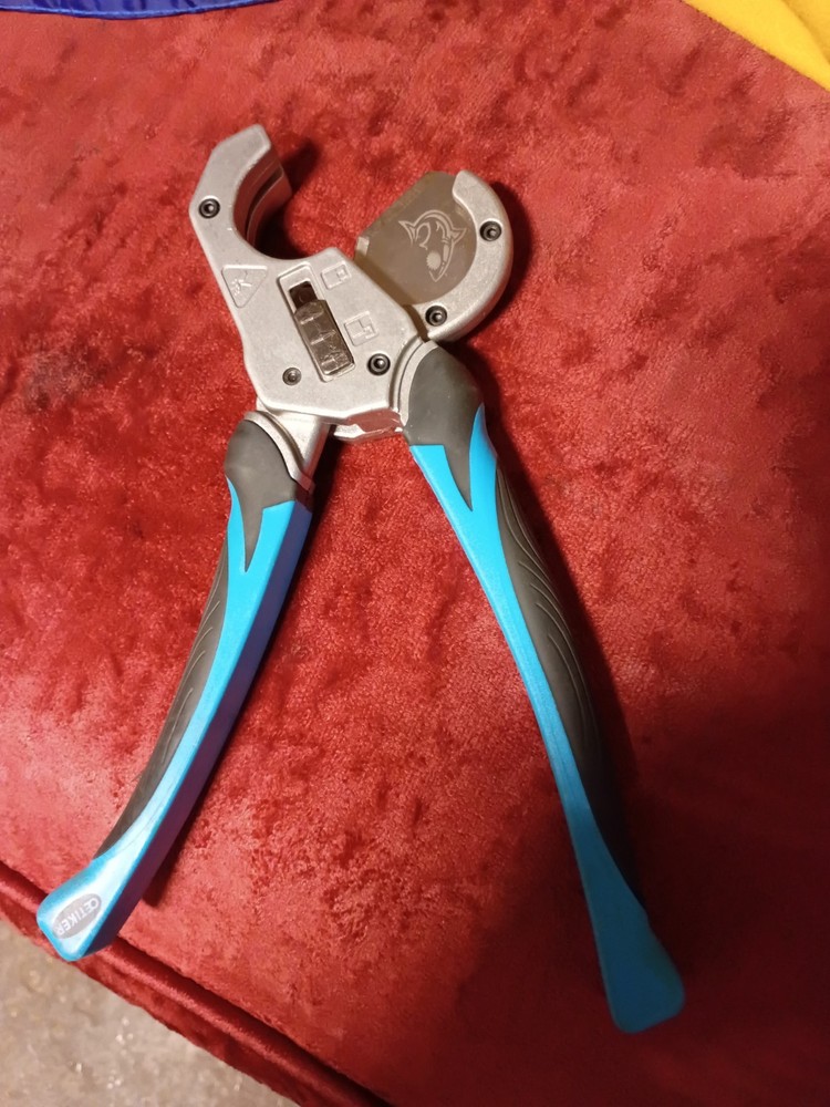 NEW Sharkbite 25880 Pro Pex Cutter,Pe Material Application MISSING LABEL