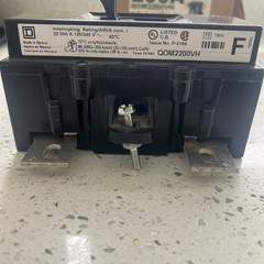 Square D QOM2200VH 200A 2-Pole 201-250V AC Bolt-On Main Breaker