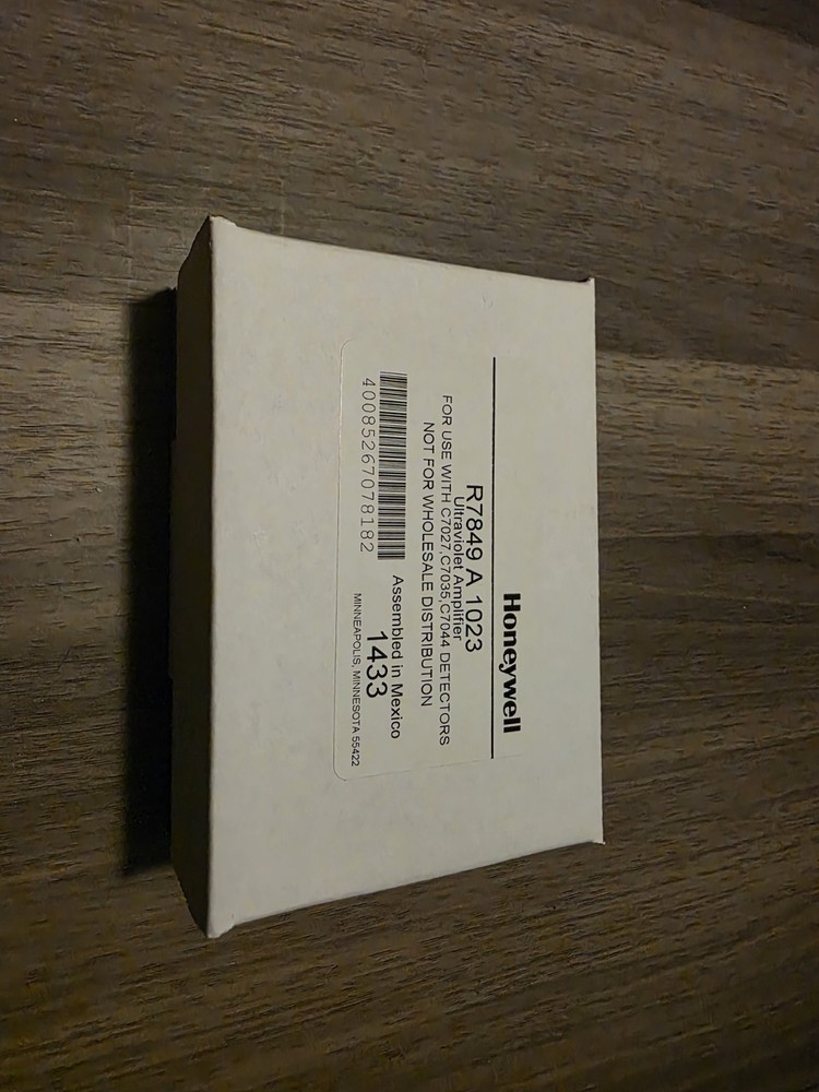 NEW Honeywell R7849A1023 Ultraviolet Flame Amplifier R7849A1023 fast ship