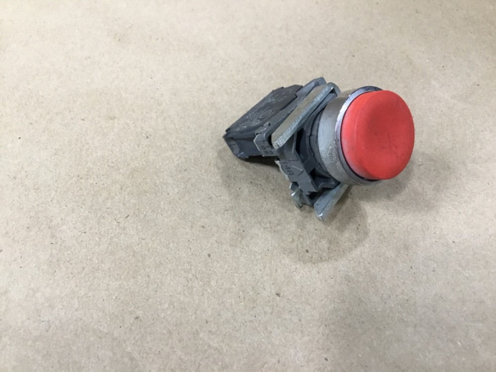TELEMECHANIQUE ZBE-102 RED PUSH BUTTON #13H59