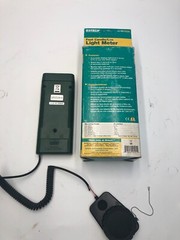 EXTECH INSTRUMENTS 401025 FOOT CANDLE/LUX LIGHT METER