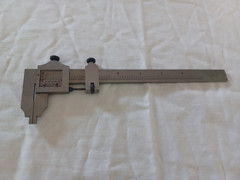 L.S. Starrett 6″ No. 122 Inside / Outside Vernier Caliper in original box