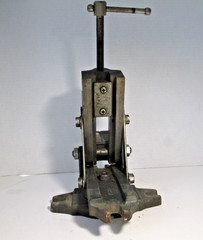 ERON 2-1/2″ TILTING VISE JAPAN MADE