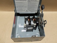 New Square D D221NRB Safety Switch Disconnect 30A 240V Fusible Single Phase