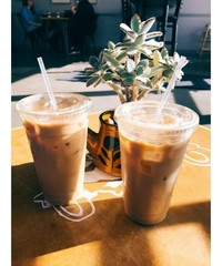 20 oz Clear Plastic Cups with Lids and Straws, Disposable Coffee Cups 25 Sets