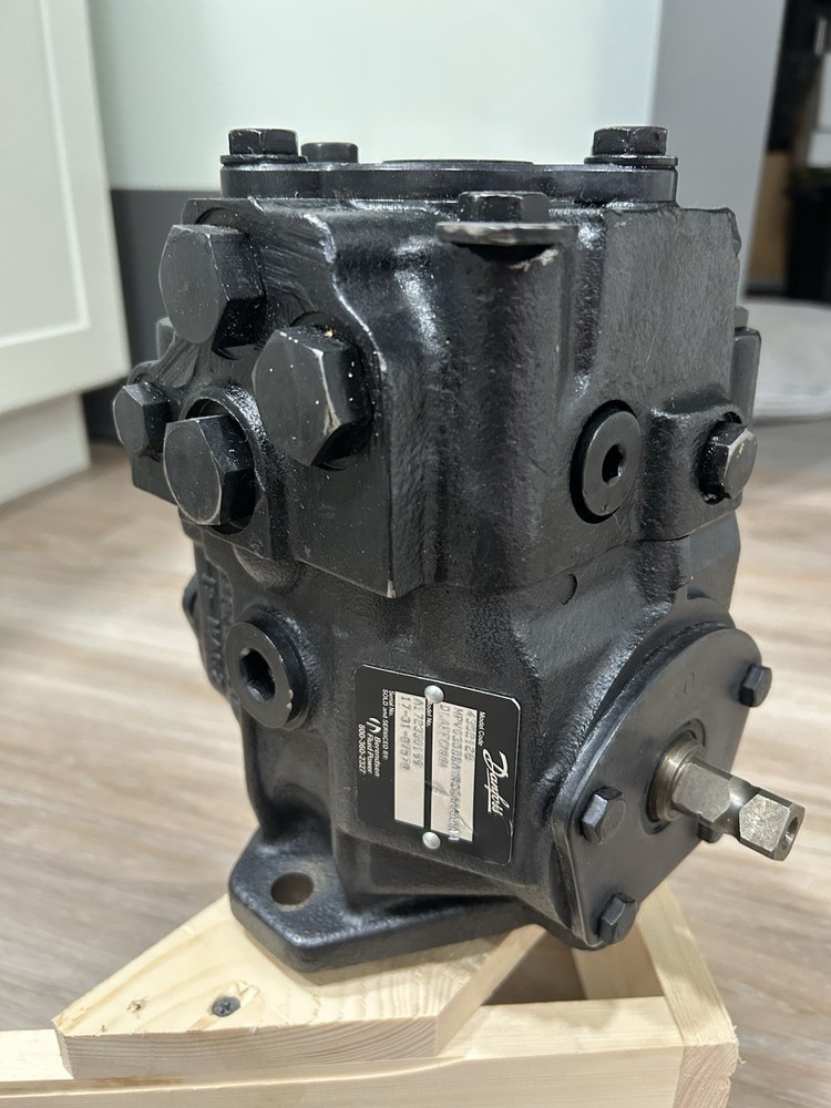 Danfoss Variable Displacement Piston Pump MPV035D