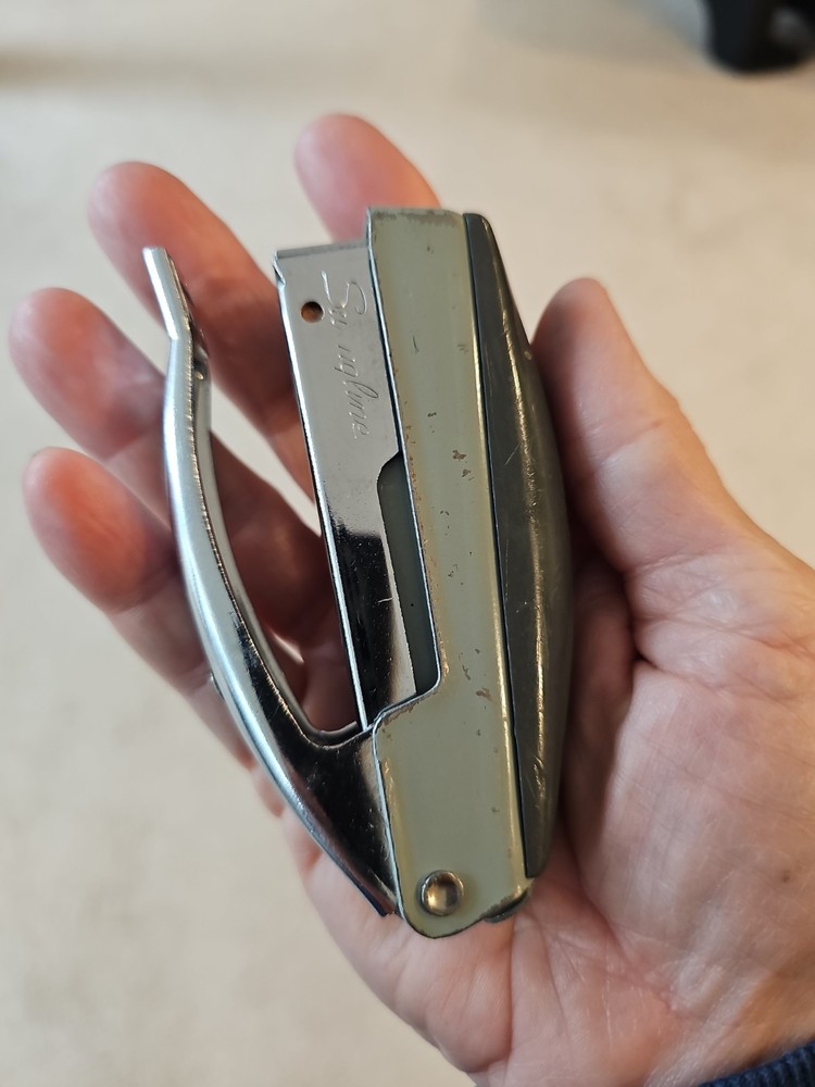 Vtg 1970s Swingline Model 99 Plier Stapler 85-06 Handheld dark/light gray WORKS!