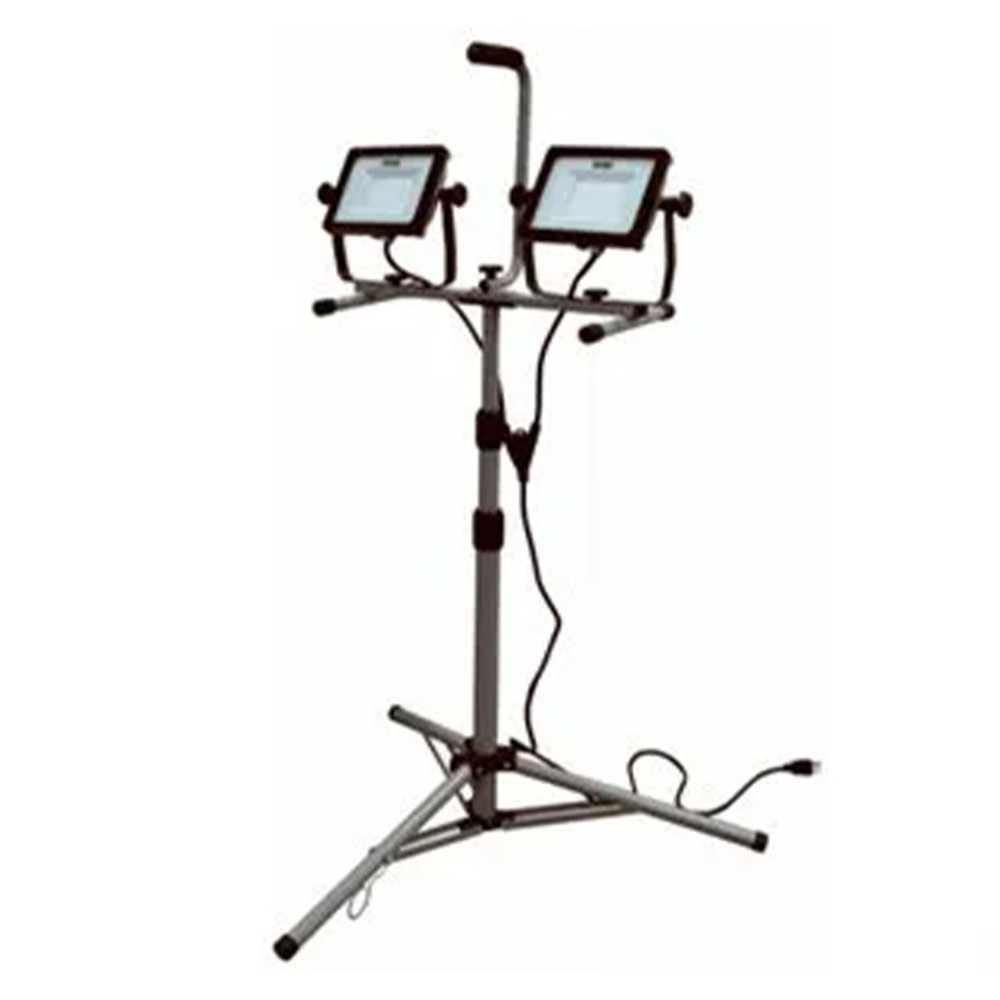 Master Electrician 10,000 Lumens LED Tripod Work Light with 6′ Cord (Open Box)