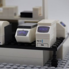 Thermo Fisher Scientific Gift-Life Lab Set Building Bricks (Luminous version)