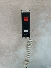BRYANT QBGF1020 20A 1POLE 120VA BOLT ON GROUND FAULT BREAKER *Chipped