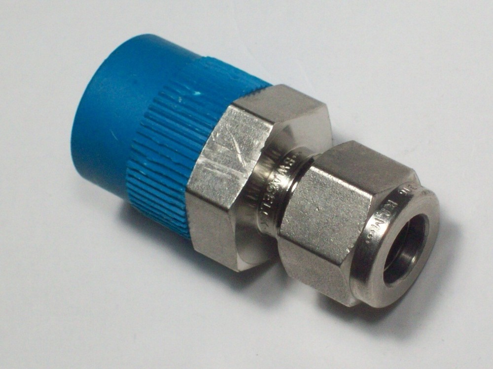 1- Swagelok Stainless Steel Fitting, 3/8″ OD Tube x 1/2″ Male NPT, SS-600-1-8