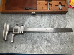 Starrett No. 454 12″ Height Gauge Vernier w/ Accessories + Case