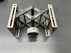 CENCO LERNER LAB-JACK No. 19089 4.5″ X 5.5″ EXTENDS 2.75”-10” – MADE IN USA