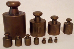 VTG OHAUS STO-N-WEIGH BRASS WEIGHT SET 1-500 GRAMS BAKELITE BOX as