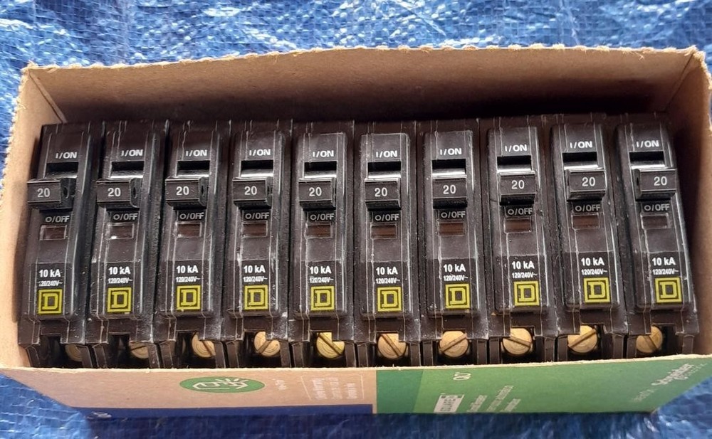 Lot of 10# Square D QOB120 20 amp single pole bolt-on breaker