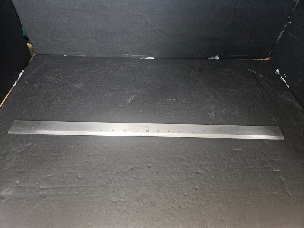 STARRETT #387 24″ STRAIGHT EDGE WITH BEVEL GRADUATION EDGE INCHES (TL2644)