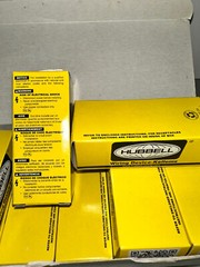 Hubbell/Leviton IG4700 Twist Lock Duplex Receptacle 15A 125V – LOT of 880