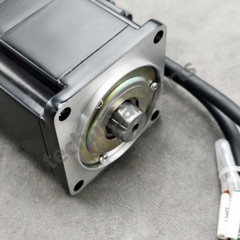 1pcs New Servo Motor for YASKAWA SGMAV-02ANA-YR13 200W 200VAC 1.5A