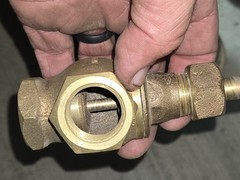 CHAMPION BRASS GLOBE VALVE W/Anti Siphon 3/4″ Female Thread New no Box