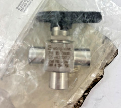 SWAGELOK SS-42GXF2 BALL VALVE 3 WAY, 1 PIECE 1/8″ FNPT SST, WHITEY