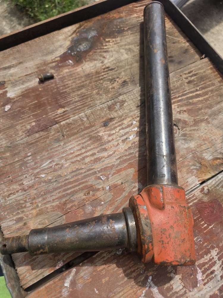 Spindle NOS A&I Right/Left Hand For Allis Chalmers D19 180 185 190 200 70262782